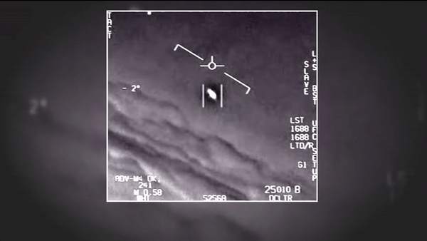 지난 17일(현지시각) 미 매체 NPR은 이날 미 의회에서 미확인 비행물체(UFO)의 모습이 담긴 것으로 추정되는 영상이 공개됐다고 전했다. 영상은 미 의회에서 공개한 영상. /영상=미 매체 CBS 8 San Diego 공식 유튜브 캡처